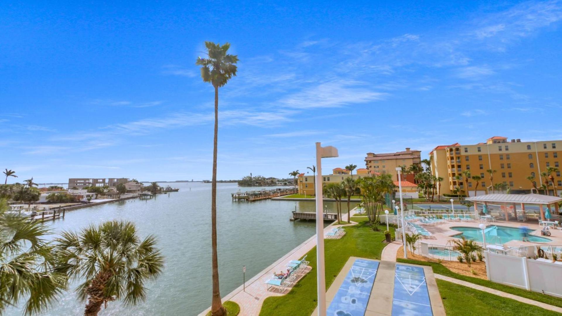 Sunrise Resort By Liberte' St. Pete Beach Exterior photo